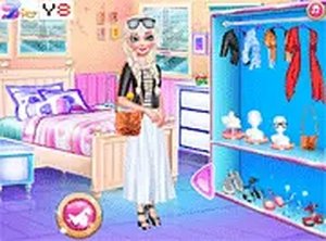 A Day in the Life of Princess College Dress-Up Game